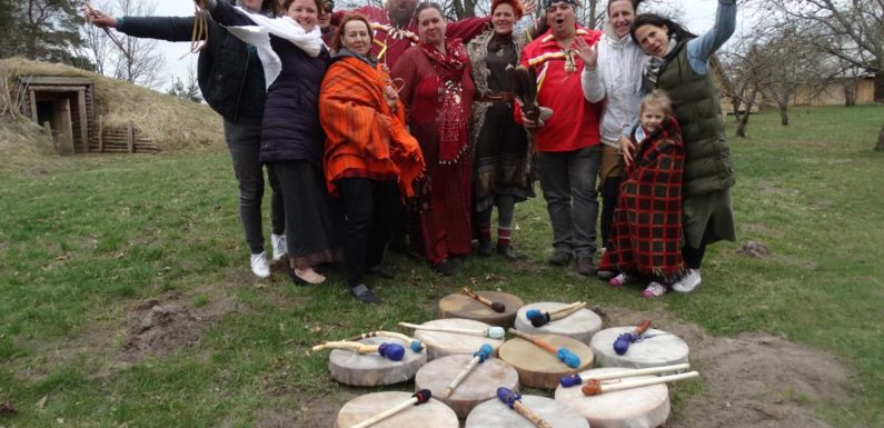 Pavasara bungu darināšana kopā ar Miski ( Spānija )